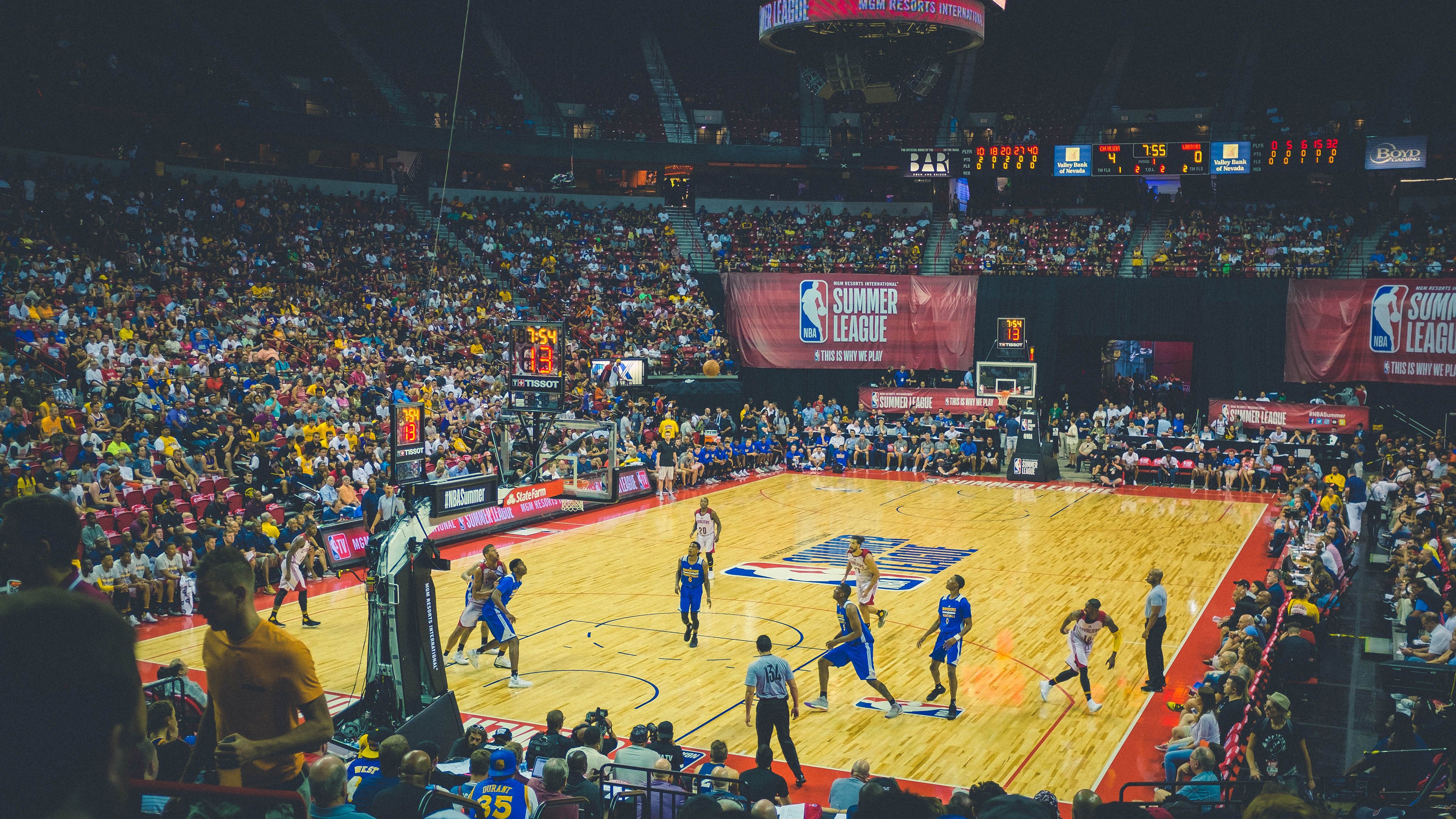 世界杯总结：边后卫内收、后腰回撤三中卫等战术细节频繁出现